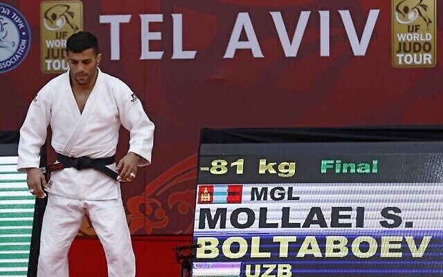 Le judoka de Mongolie d'origine iranienne Saeid Mollaei participe à la finale de la catégorie masculine des moins de 81 kg du Grand Chelem 2021 de Tel Aviv, le 19 février 2021. (JACK GUEZ / AFP)
