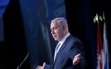 Benjamin Netanyahu s'adresse à l'Assemblée générale des Fédérations juives d'Amérique du Nord, le 10 novembre 2015 à Washington, DC. (AFP/BRENDAN SMIALOWSKI)