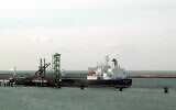 Le pétrolier Minerva Helen, au terminal pétrolier de Dunkerque, en France. (Rémi Jouan, CC BY-SA 3.0, Wikimedia Commons)
