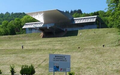 Le nouveau « monument mémoriel » doit être construit en contrebas du Mémorial d'Alsace-Moselle, à Schirmeck. (Crédit : Mémorial de l'Alsace-Moselle)