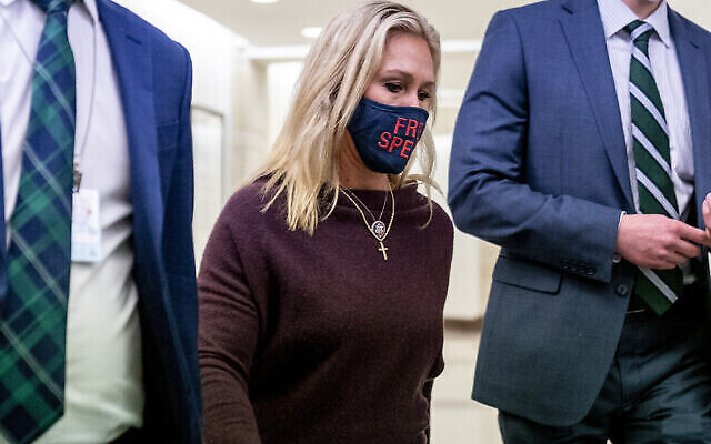 La députée républicaine de Géorgie Marjorie Taylor Greene retourne à son bureau après avoir pris la parole devant l'hémicycle du Capitole à Washington, le jeudi 4 février 2021. (AP Photo / Andrew Harnik) La députée républicaine de Géorgie Marjorie Taylor Greene retourne à son bureau après avoir pris la parole devant l'hémicycle du Capitole à Washington, le jeudi 4 février 2021. (AP Photo / Andrew Harnik)