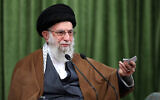 Le guide suprême iranien, l'ayatollah Ali Khamenei, s'adresse à la nation dans un discours télévisé marquant l'anniversaire du prophète musulman Mahomet, à Téhéran, en Iran, le 3 novembre 2020. (Crédit : Bureau du guide suprême iranien via AP)