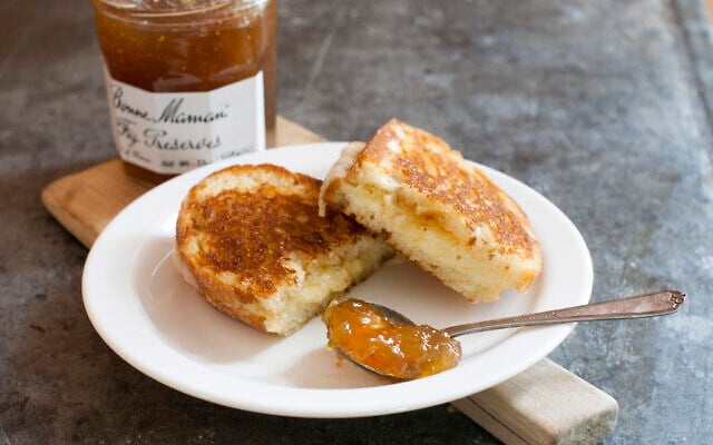 Illustration : une tartine grillée avec le confiture de figues figues Bonne Maman à Concord, N.H. (Crédit : AP Photo/Matthew Mead) Illustration : une tartine grillée avec le confiture de figues figues Bonne Maman à Concord, N.H. (Crédit : AP Photo/Matthew Mead)