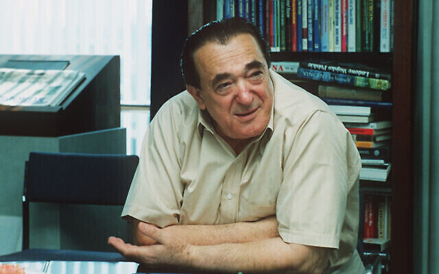 Photo non-datée du magnat britannique de la presse Robert Maxwell. (Crédit : AP Photo)