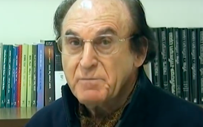 L’historien israélien Otto Dov Kulka. (Crédit : capture d’écran YouTube / Yad Vashem Deutsch)