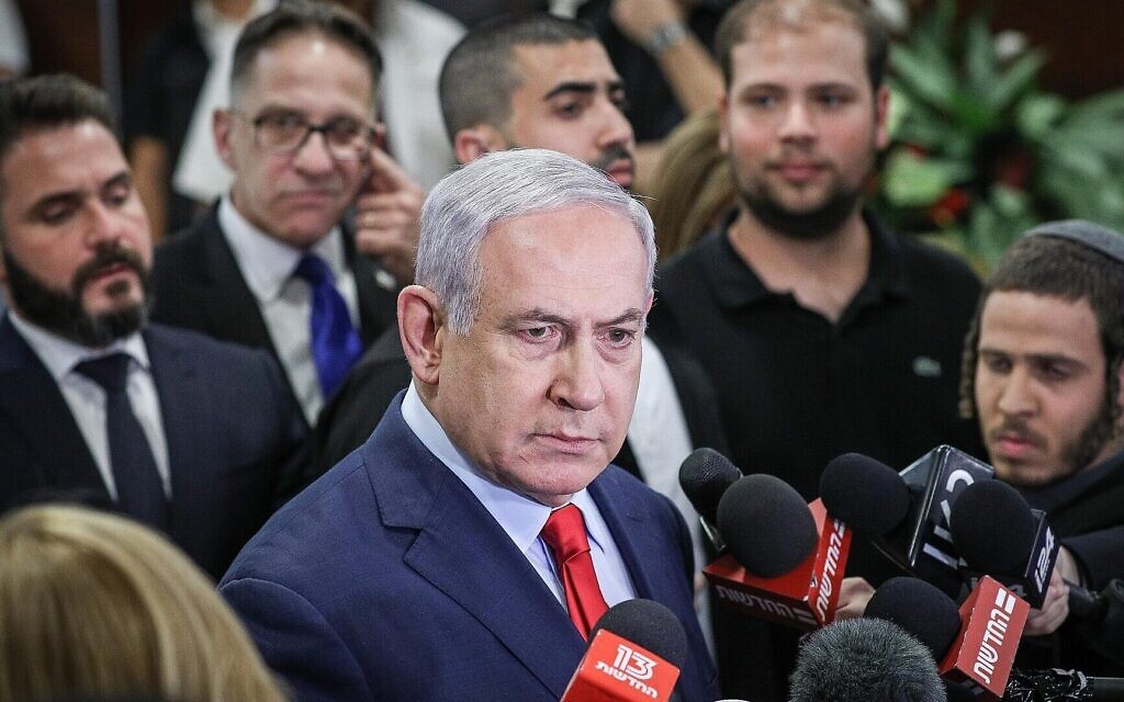 Le Premier ministre Benjamin Netanyahu s'adresse aux médias à la Knesset à Jérusalem le 29 mai 2019. Netanyahu a forcé la dissolution de la Knesset cette nuit-là, après qu'il soit devenu évident qu'il ne pouvait pas obtenir le soutien d'Avigdor Liberman et ne pouvait donc pas former une coalition majoritaire. (Yonatan Sindel/Flash90)