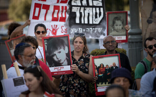 Les Israéliens manifestent lors de la journée de commémoration de l'Affaire des enfants yéménites à Jérusalem, le 31 juillet 2019. (Crédit : Yonatan Sindel/Flash90)