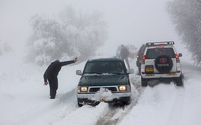 Fortes chutes de neige sur le Nord du plateau du Golan, le 18 février 2021. (Maor Kinsbursky / Flash90)
