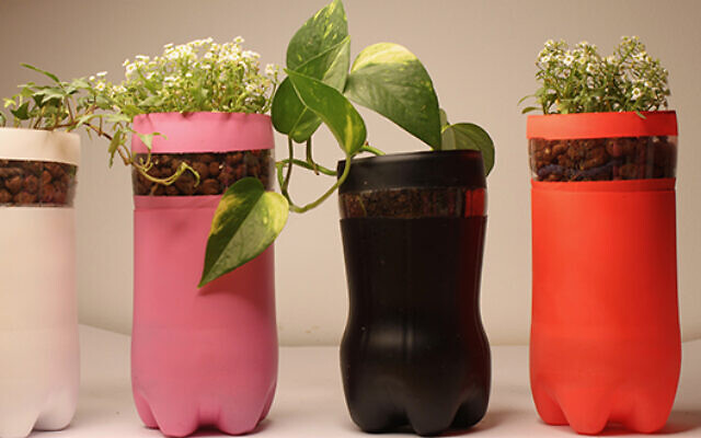 Les pots de fleurs intelligents de Pots Farms. (Crédit : Université de Tel Aviv)