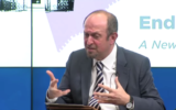Hady Amr, sous-secrétaire d'État adjoint américain aux affaires israéliennes et palestiniennes, s'exprime le 3 décembre 2018 au Brookings Institute. (Capture d'écran/YouTube)