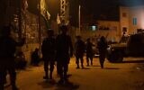 Illustration : des soldats israéliens effectuent des recherches dans le village de Deir Nidham, dans le centre de la Cisjordanie, le 3 janvier 2021. (Armée israélienne)