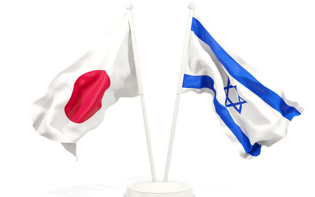 Les drapeaux israélien et japonais. (Crédit : MikhailMishchenko; iStock by Getty Images)