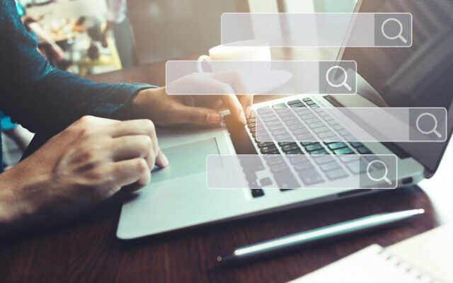 Photo d'illustration : Une recherche en ligne. (Crédit : HAKINMHAN via iStock by Getty Images)