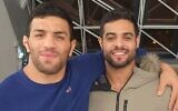 Le judoka israélien Sagi Muki, champion du monde (à droite) et le champion iranien Saeid Mollaei lors du Grand Chelem de Paris, le 10 février 2020, sur une photo Instagram mise en ligne par Muki. (Capture d'écran Instagram)