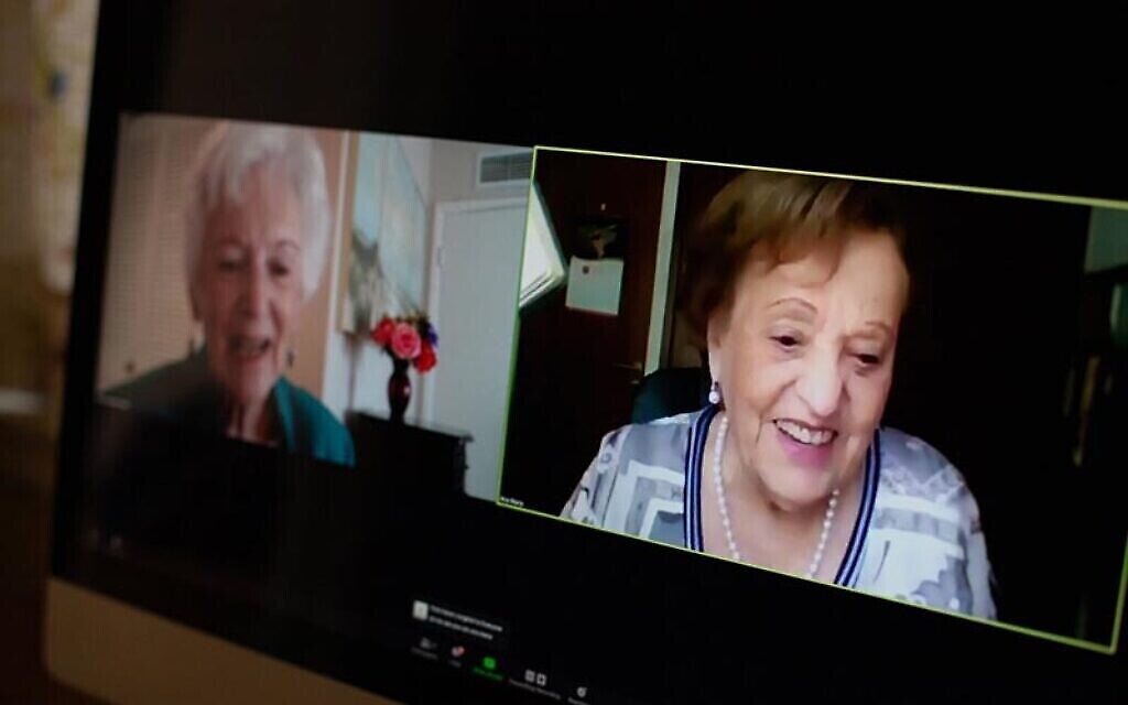 Betty Grebenshikoff (à gauche) et Ana Maria Wahrenberg se retrouvent sur Zoom après 82 ans passés sans savoir ce qui leur est arrivé après la Nuit de Cristal dans l'Allemagne nazie, en novembre 2020. (Autorisation de la Fondation USC Shoah)