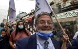 Itamar Ben Gvir, chef du parti d'extrême droite Otzma Yehudit au marché Mahane Yehuda à Jérusalem, le 22 mars 2021. (Crédit : MENAHEM KAHANA / AFP)