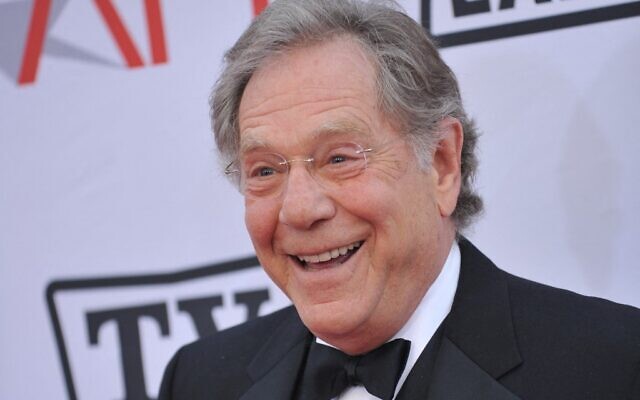 L’acteur George Segal au prix AFI Life Achievement aux studios Sony de Los Angeles, le 10 juin 2010. (Crédit : Chris DELMAS / AFP)