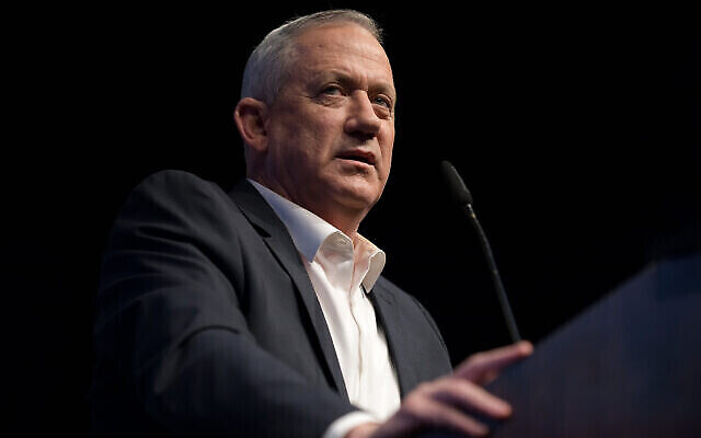Benny Gantz : “Une société fragmentée dont les membres se sentent aliénés et marginalisés est une société prête à cibler ceux qu'elle tient responsables de ses problèmes.” (Gili Yaari / Flash90)