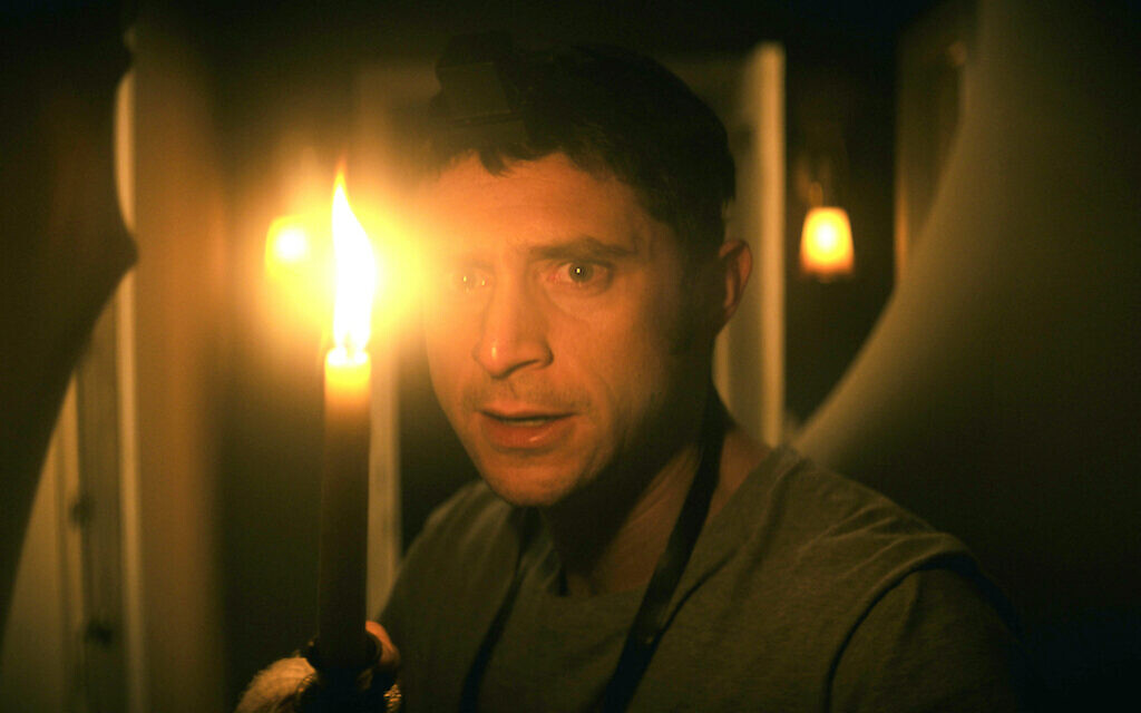 Dave Davis dans le rôle de Yakov Ronen dans "The Vigil". (Autorisation de IFC Midnight via JTA) Dave Davis dans le rôle de Yakov Ronen dans "The Vigil". (Autorisation de IFC Midnight via JTA)
