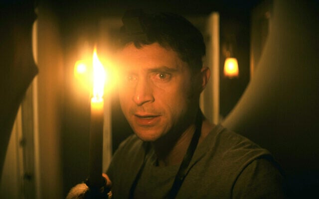 Dave Davis dans le rôle de Yakov Ronen dans "The Vigil". (Autorisation de IFC Midnight via JTA)