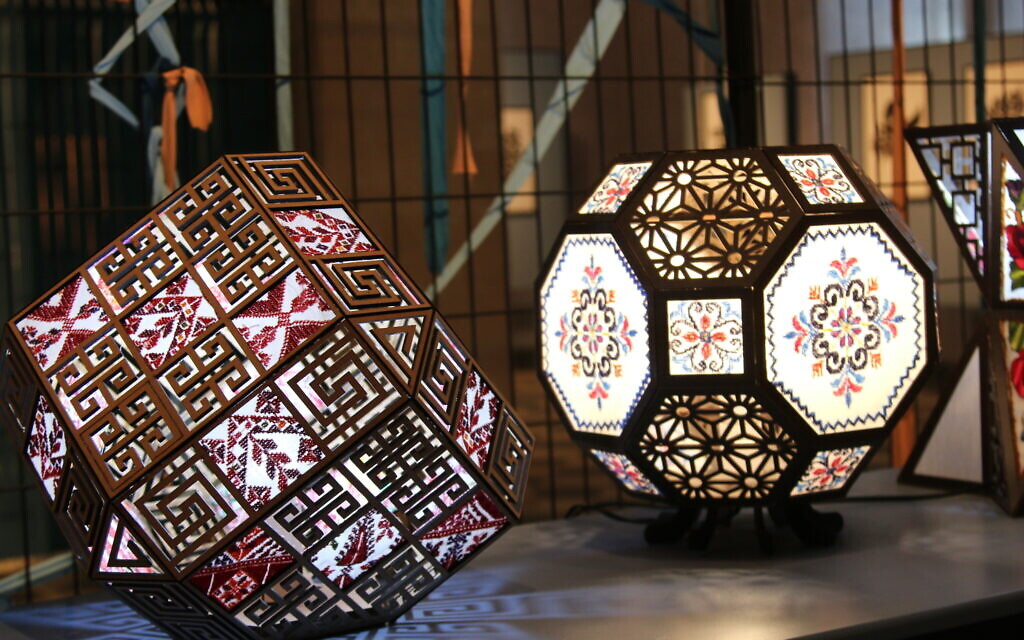 Une exposition au Musée de l'Islam et de l'Extrême-Orient à Beer Sheva. (Shmuel Bar-Am)