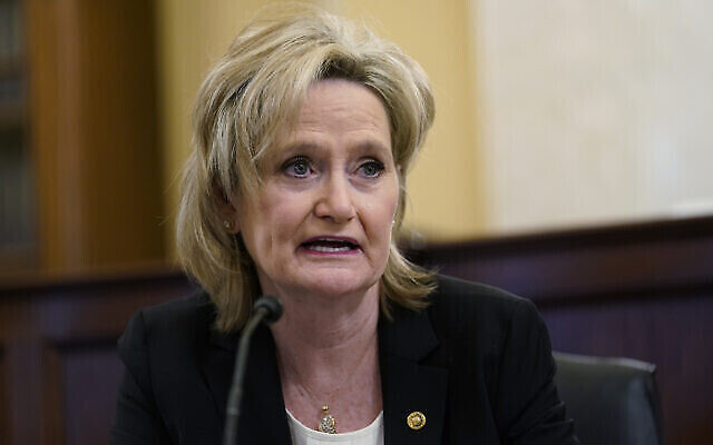 La sénatrice républicaine Cindy Hyde-Smith du Mississippi prend la parole lors d'une audience du Comité sénatorial sur l'agriculture, la nutrition et les forêts au Capitole à Washington, le 11 mars 2021. (AP / Susan Walsh) La sénatrice républicaine Cindy Hyde-Smith du Mississippi prend la parole lors d'une audience du Comité sénatorial sur l'agriculture, la nutrition et les forêts au Capitole à Washington, le 11 mars 2021. (AP / Susan Walsh)