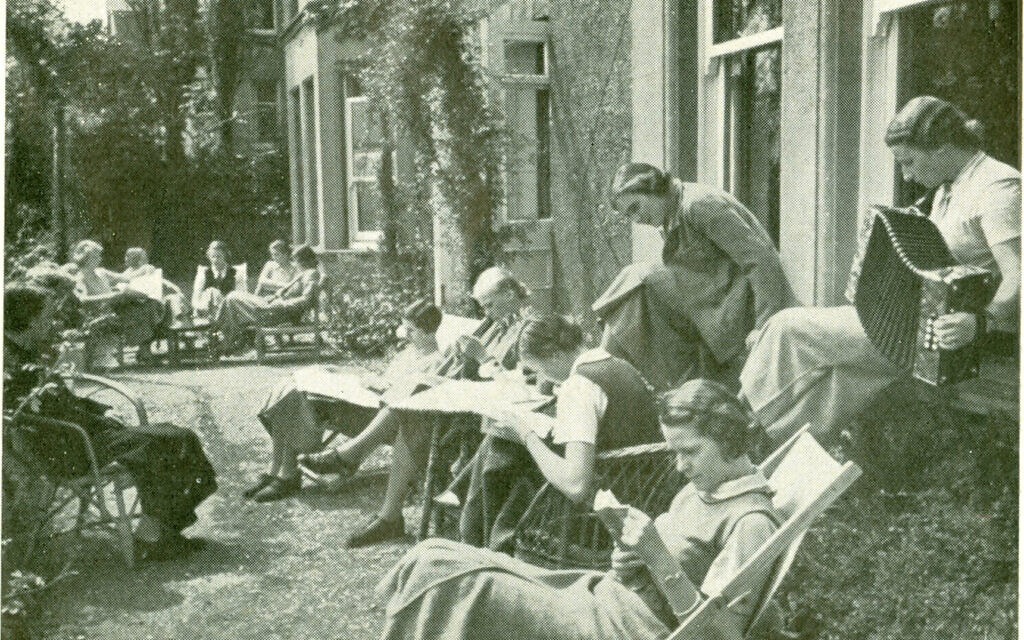 Photo d'étudiantes de l’Augusta Victoria College, Bexhill-on-Sea, présentée dans un prospectus autour de 1935. (Musée Bexhill) Photo d'étudiantes de l’Augusta Victoria College, Bexhill-on-Sea, présentée dans un prospectus autour de 1935. (Musée Bexhill)