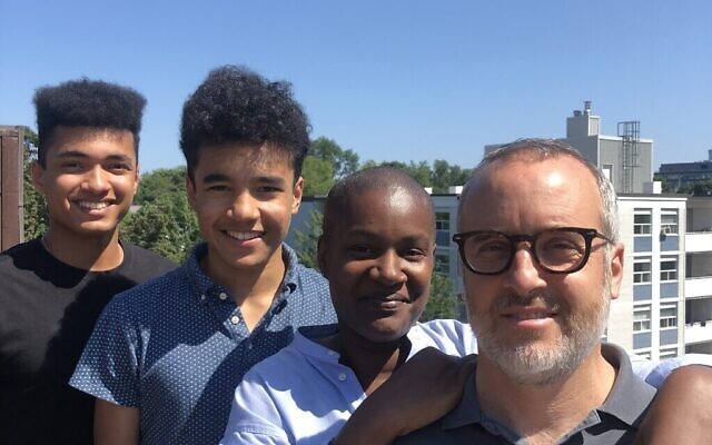 Annamie Paul avec son mari Mark Freeman, à droite, et avec leurs fils Jonas Freeman, à gauche, au centre, et Malachai Freeman, à gauche, en 2020. (Autorisation)