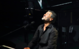 Daniel Levi au piano. (Crédit : Anne-Sophie Guebey)