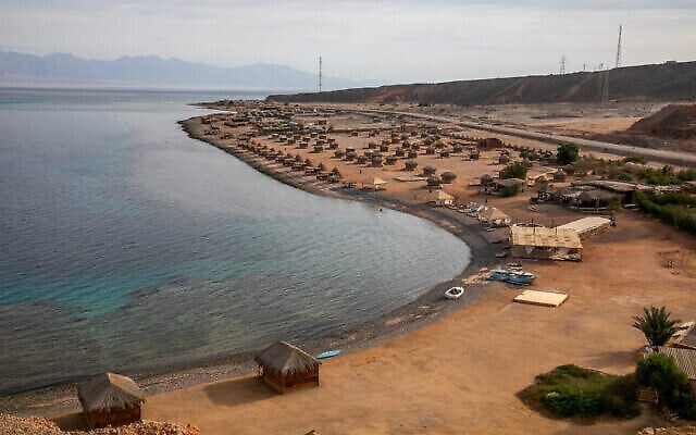 Une plage de la péninsule du Sinaï, en Égypte, le 6 juin 2019. (Crédit : Yossi Aloni / Flash90)