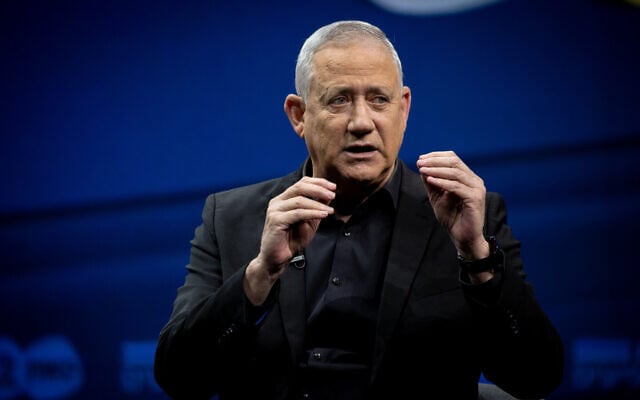 Le chef du parti Kakhol lavan, Benny Gantz, assiste à une conférence de la Douzième chaîne à Jérusalem, le 7 mars 2021. (Yonatan Sindel/Flash90)