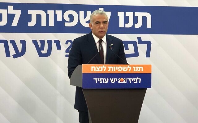 Le président de Yesh Atid, le député Yair Lapid, lors d'une conférence de presse à Tel Aviv, le 16 mars 2021. (Tal Schnider/Times of Israel) Le président de Yesh Atid, le député Yair Lapid, lors d'une conférence de presse à Tel Aviv, le 16 mars 2021. (Tal Schnider/Times of Israel)