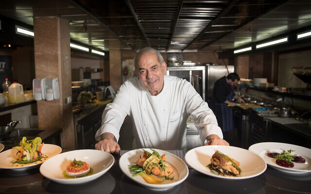 Le chef israélien Shalom Kadosh prend la pose à Jérusalem, le 27 mai 2018. (Crédit : Yonatan Sindel/Flash90) Le chef israélien Shalom Kadosh prend la pose à Jérusalem, le 27 mai 2018. (Crédit : Yonatan Sindel/Flash90)