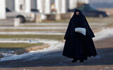 Illustration : Une jeune femme membre de la communauté Lev Tahor dans la ville canadienne de Chatham, Ontario, 29 novembre 2013. (Rick Madonik / Toronto Star via Getty Images, JTA)