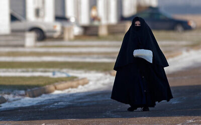 Illustration : Une jeune femme membre de la communauté Lev Tahor dans la ville canadienne de Chatham, Ontario, 29 novembre 2013. (Rick Madonik / Toronto Star via Getty Images, JTA)