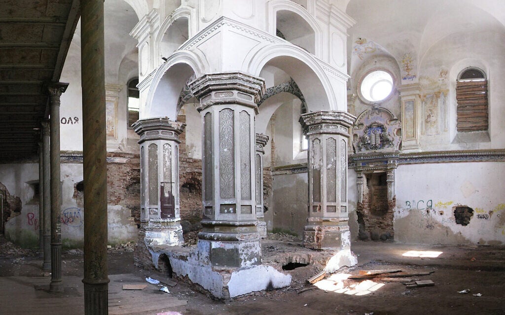L'intérieur de la Grande synagogue de Slonim, en 2007. (Crédit : Wikimedia Commons via JTA) L'intérieur de la Grande synagogue de Slonim, en 2007. (Crédit : Wikimedia Commons via JTA)