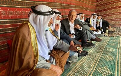 Le Premier ministre Benjamin Netanyahu dans la ville bédouine de Rahat, le 7 mars 2021. (Autorisation)