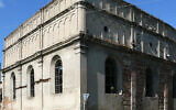 La Grande synagogue de Brody en Ukraine, en 2012. (Crédit : Wikimedia Commons via JTA)