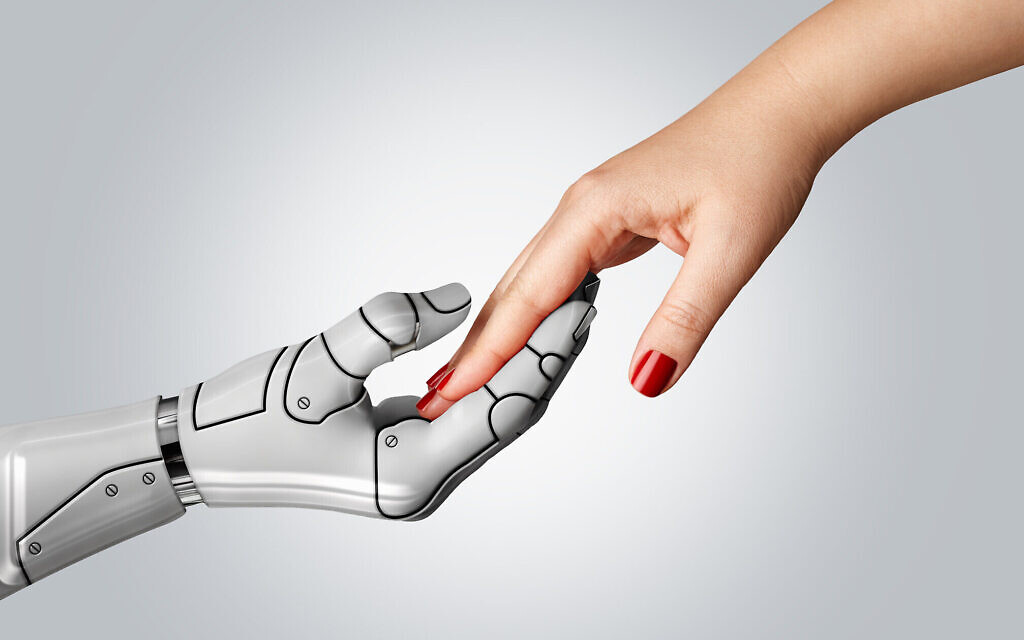 Une main de robot tenant une main de femmes. Photo d'illustration. (Crédit : CarmenMurillo; iStock by Getty Images) Une main de robot tenant une main de femmes. Photo d'illustration. (Crédit : CarmenMurillo; iStock by Getty Images)