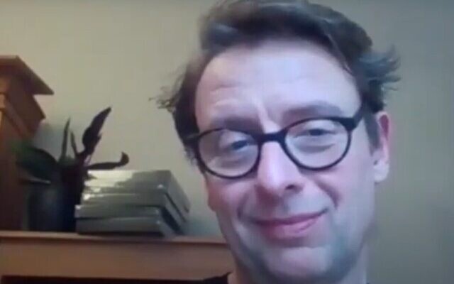 Le sociologue de l'université de Bristol David Miller dans une vidéo téléchargée le 15 février 2020. (Crédit : Capture d'écran/YouTube) Le sociologue de l'université de Bristol David Miller dans une vidéo téléchargée le 15 février 2020. (Crédit : Capture d'écran/YouTube)