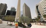 Des ouvriers dans le King Abdullah Financial District (KAFD) à Riyad, la capitale saoudienne, le 16 mars 2021. (Crédit : Fayez Nureldine / AFP)
