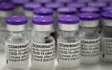 Des flacons de vaccin anti-coronavirus Pfizer/BioNTech dans une chambre froide avant d'être emballés pour être livrés dans un entrepôt d'une banlieue de Paris, le 30 mars 2021. (Crédit : Joel Saget/AFP)
