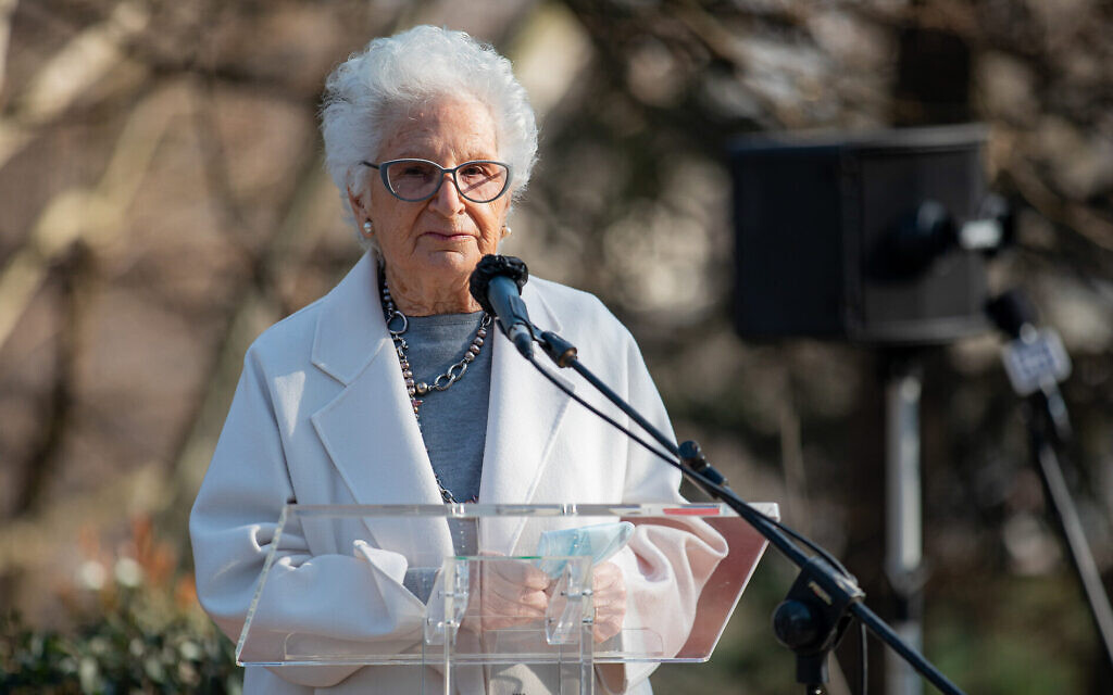 Liliana Segre prend la parole lors d'une cérémonie à Milan, en Italie, en l'honneur des sauveteurs de Juifs pendant la Shoah, le 5 mars 2021. (Crédit : Alessandro Bremec/NurPhoto via Getty Images/JTA) Liliana Segre prend la parole lors d'une cérémonie à Milan, en Italie, en l'honneur des sauveteurs de Juifs pendant la Shoah, le 5 mars 2021. (Crédit : Alessandro Bremec/NurPhoto via Getty Images/JTA)