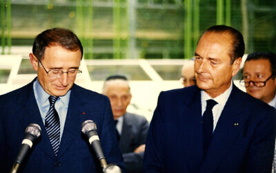 Ady Steg et Jacques Chirac lors de l’inauguration de la bibliothèque de l’AIU, le 14 septembre 1989. (Crédit : Alliance israélite universelle)