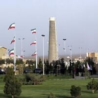 L'usine d'enrichissement de l'uranium de Natanz, à environ 300 kilomètres au sud de la capitale de Téhéran, le 9 avril 2007. (Crédit : Hasan Sarbakhshian/AP)