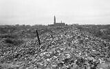 Les vestiges du ghetto de Varsovie, que les SS allemands ont rasé à la dynamite en 1945 après avoir massacré 60 000 Juifs. (Crédit : AP)