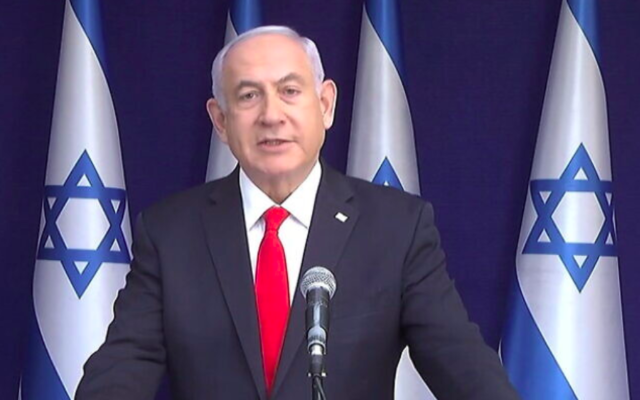 Le Premier ministre Benjamin Netanyahu affirme être victime d'une tentative de coup d'État politique, dans des remarques après les déclarations liminaires exposées à son encontre lors de son procès pour corruption, le 5 avril 2021. (GPO)