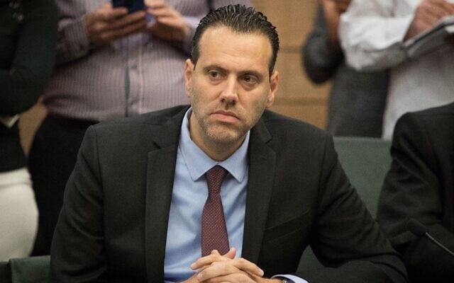 Le député du Likud Miki Zohar lors d'une réunion de la commission des affaires intérieures à la Knesset à Jérusalem, le 20 février 2018. (Yonatan Sindel/Flash90) Le député du Likud Miki Zohar lors d'une réunion de la commission des affaires intérieures à la Knesset à Jérusalem, le 20 février 2018. (Yonatan Sindel/Flash90)