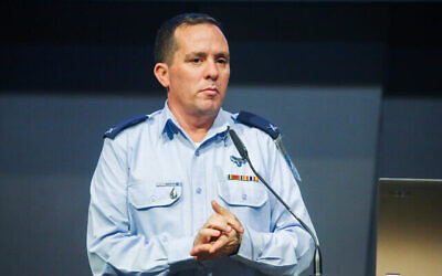 Le général de brigade Ran Kochav, chef de la défense aérienne de l'armée de l'air d’Israël, prend la parole lors d'une conférence à Rishon Lezion le 2 décembre 2019. (Flash90)