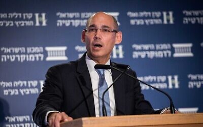 Le gouverneur de la Banque d'Israël Amir Yaron s'exprime lors de la conférence Eli Horowitz pour l'économie et la société, organisée par l'Institut israélien de la démocratie, à Jérusalem, le 17 décembre 2019. (Hadas Parush/Flash90)